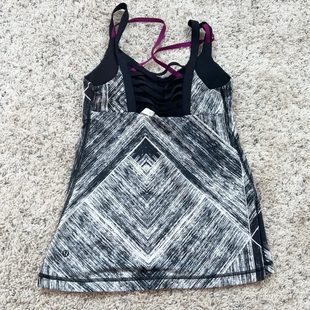 Lululemon Athletica Hot To Street Strappy V Neck Tank Top Black White 6 pullover
